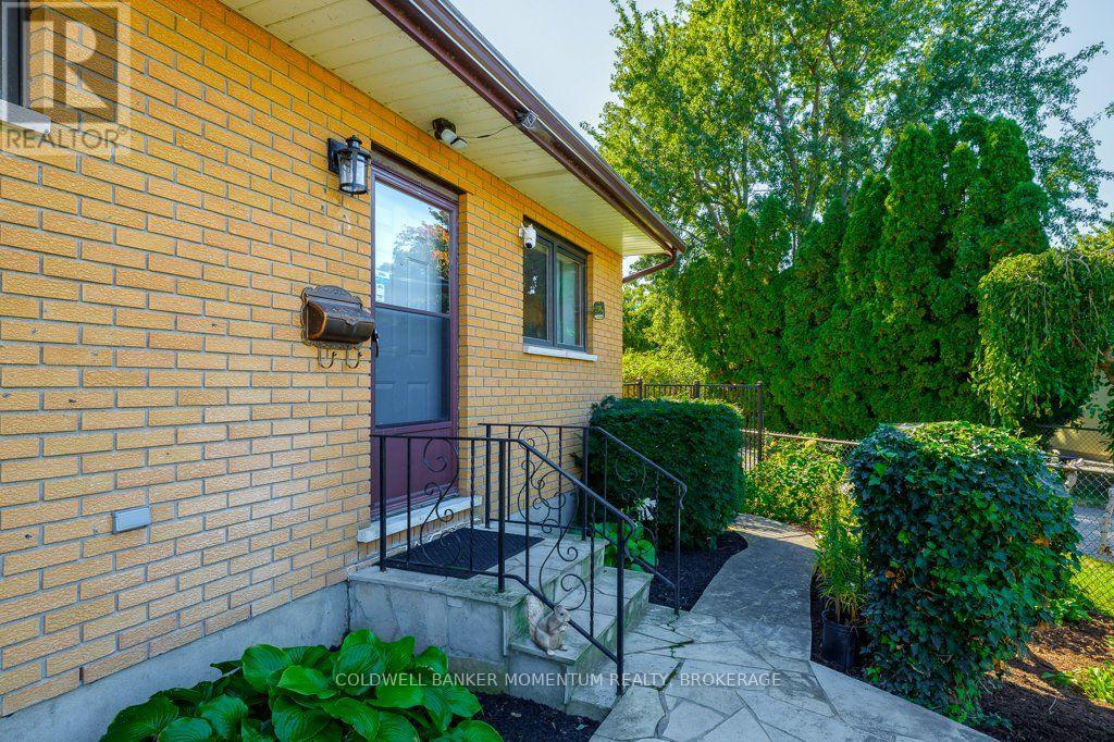 13 Lantana Circle E, St. Catharines (Lakeshore), Ontario L2M 7M5 - Photo 4 - X13872314
