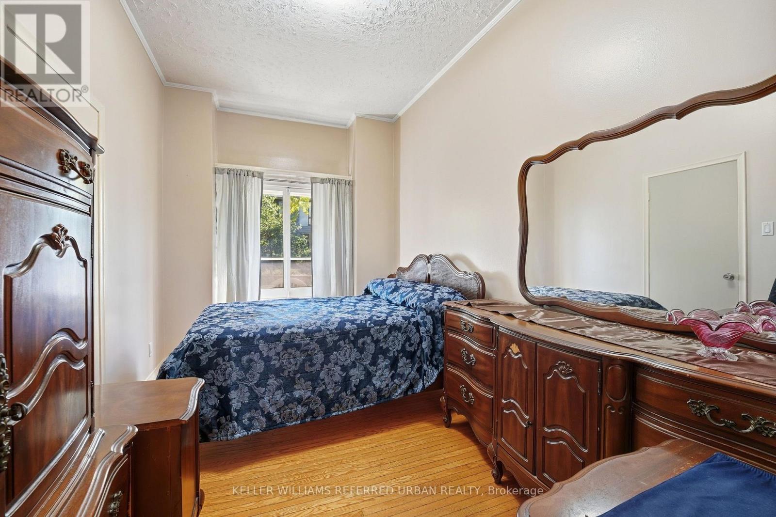 266 Roxton Road, Toronto, Ontario  M6G 3P9 - Photo 11 - C13872266