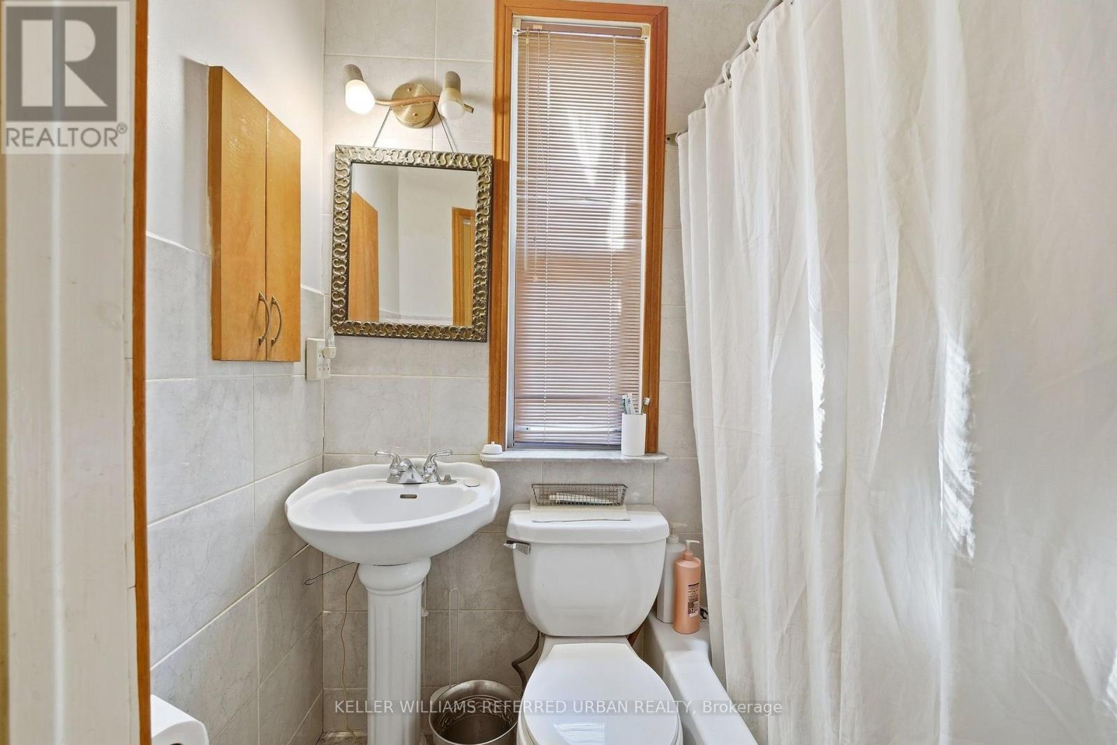 266 Roxton Road, Toronto, Ontario  M6G 3P9 - Photo 17 - C13872266