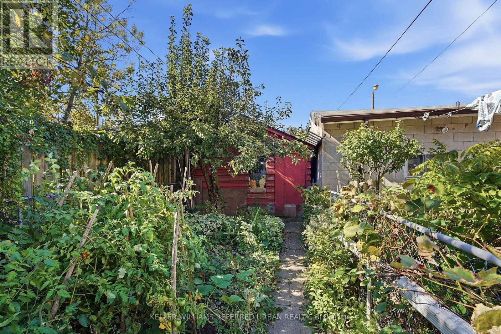 266 Roxton Road, Toronto, Ontario  M6G 3P9 - Photo 21 - C13872266