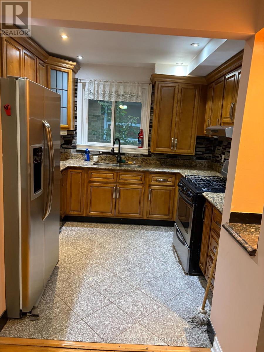 Main Floor - 43 Ridgemoor Avenue, Toronto, Ontario  M1N 1M5 - Photo 4 - E13872420