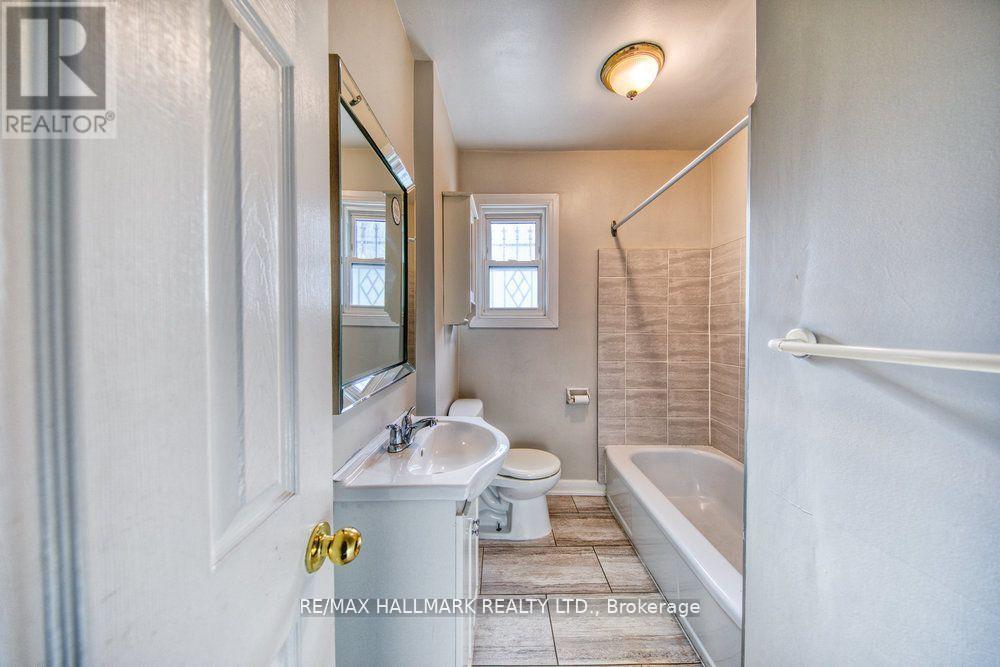 31 Glen Muir Drive, Toronto, Ontario  M1M 2C6 - Photo 11 - E13872422