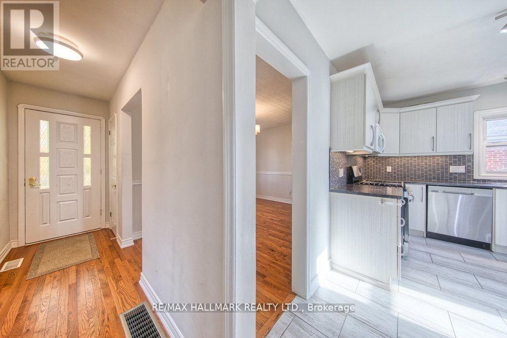 31 Glen Muir Drive, Toronto, Ontario  M1M 2C6 - Photo 2 - E13872422