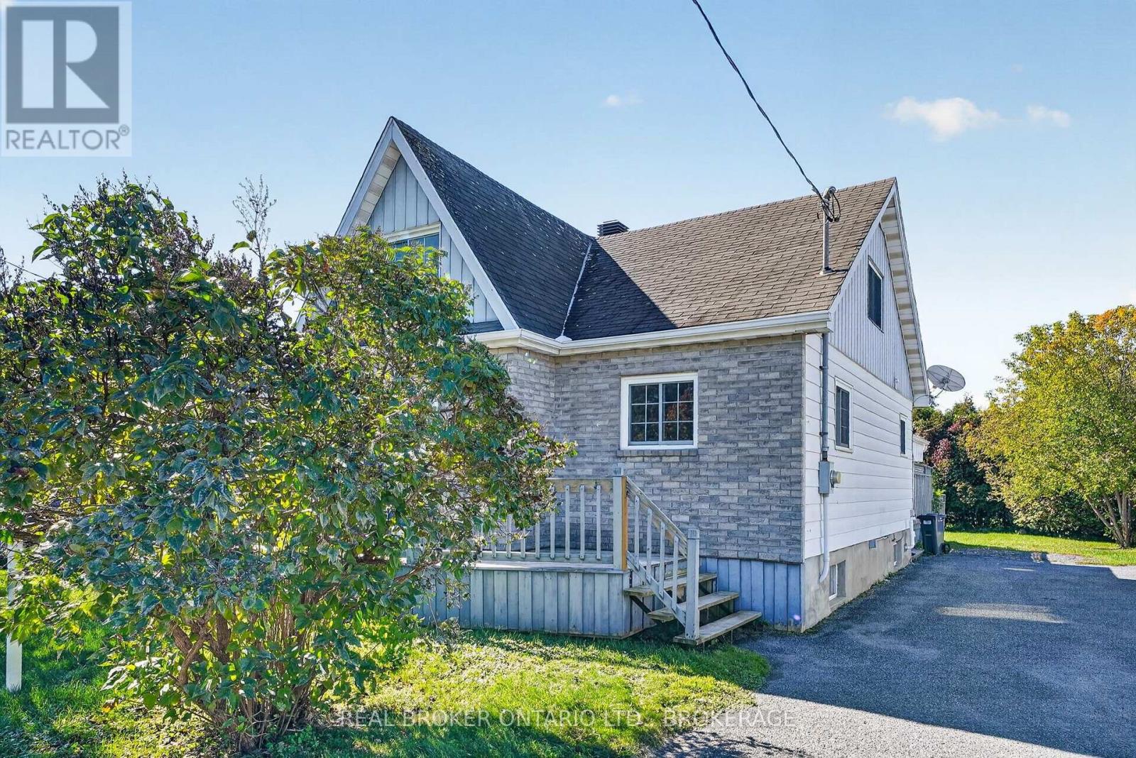 25 Dunbar Avenue, Cornwall, Ontario K6H 5M6 - Photo 2 - X13872480