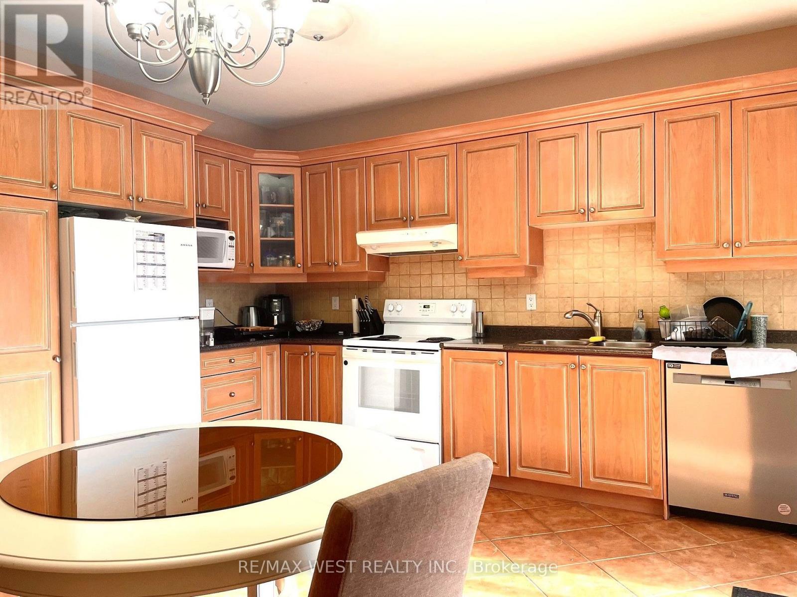94a Mulock Avenue, Toronto, Ontario  M6N 3C6 - Photo 2 - W13872402
