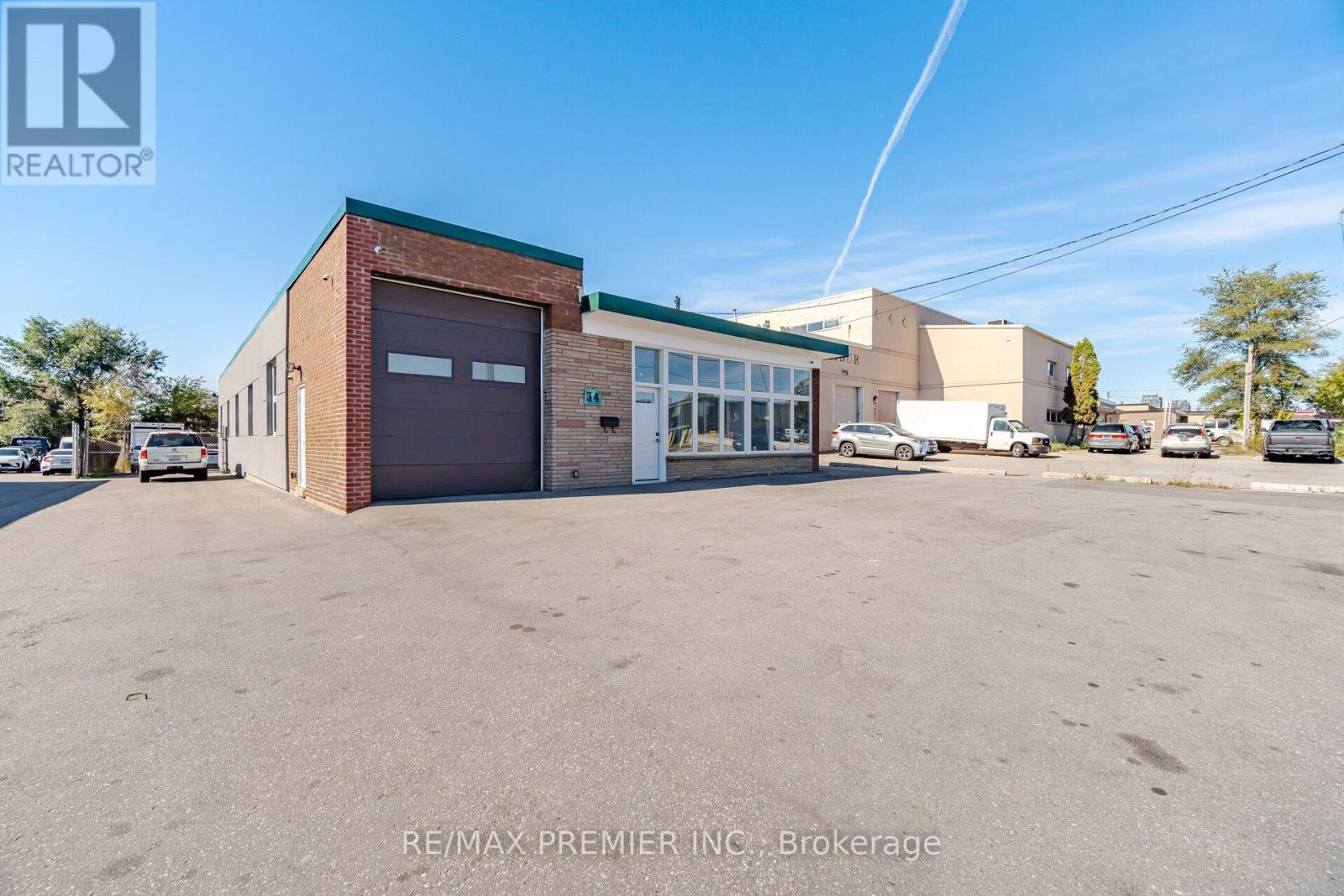 34 Rivalda Road E, Toronto, Ontario  M9M 2M3 - Photo 1 - W13872452