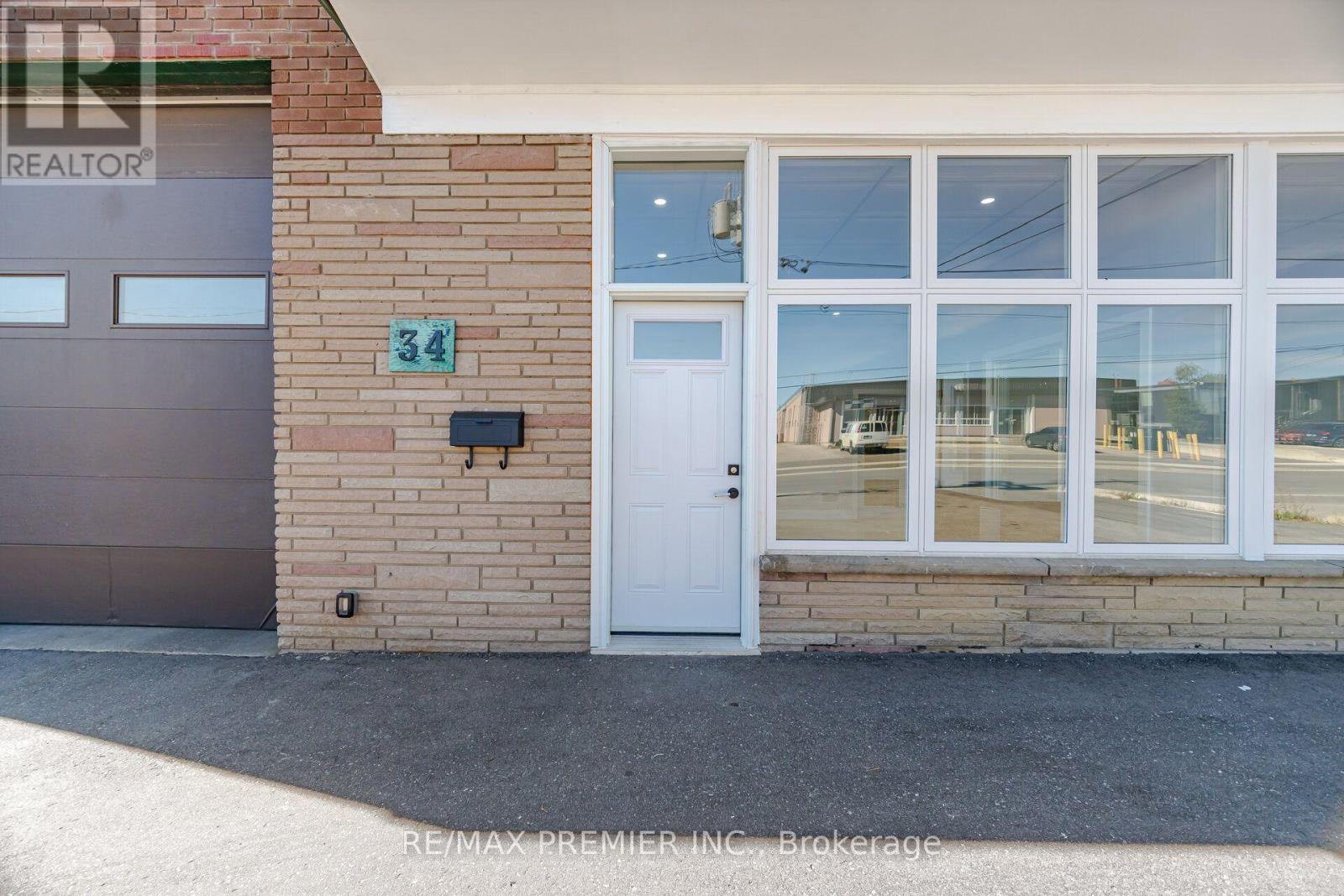 34 Rivalda Road E, Toronto, Ontario  M9M 2M3 - Photo 11 - W13872452