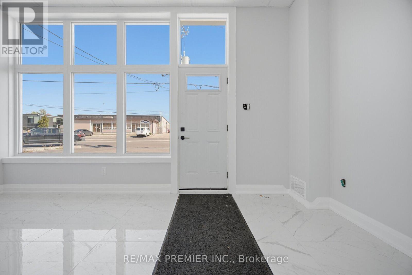 34 Rivalda Road E, Toronto, Ontario  M9M 2M3 - Photo 12 - W13872452