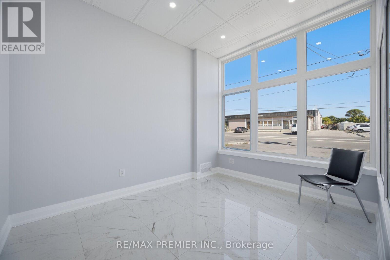 34 Rivalda Road E, Toronto, Ontario  M9M 2M3 - Photo 17 - W13872452