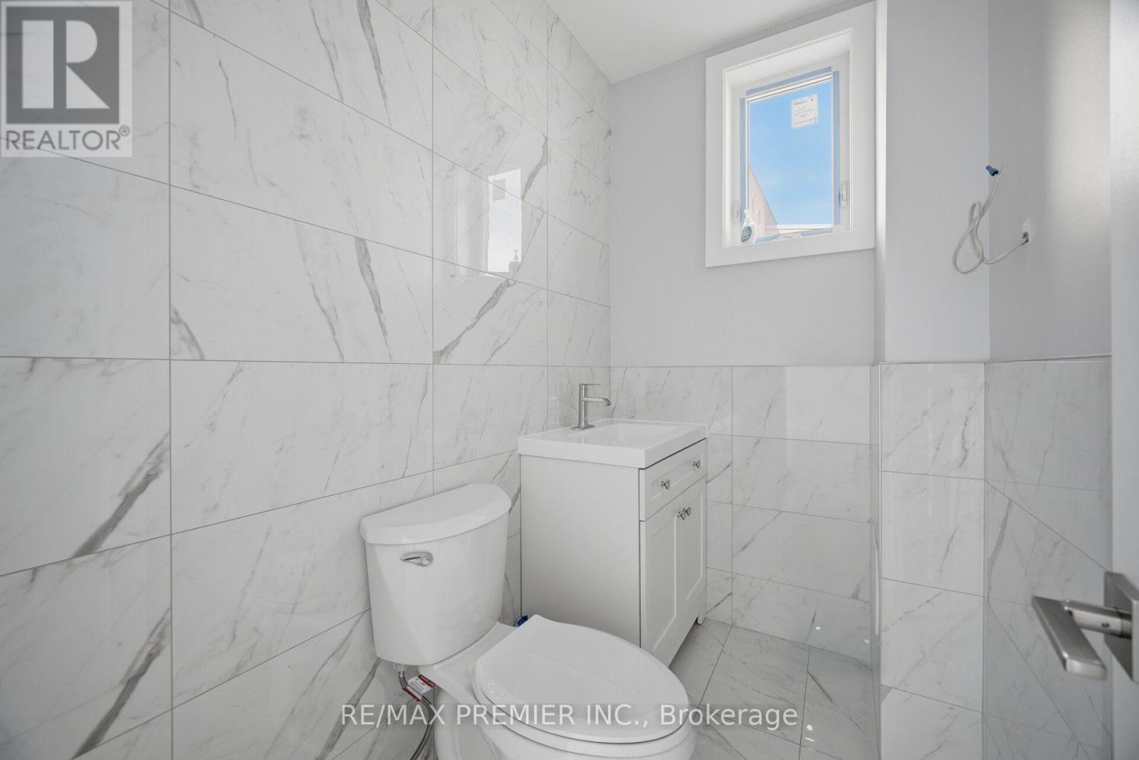 34 Rivalda Road E, Toronto, Ontario  M9M 2M3 - Photo 20 - W13872452