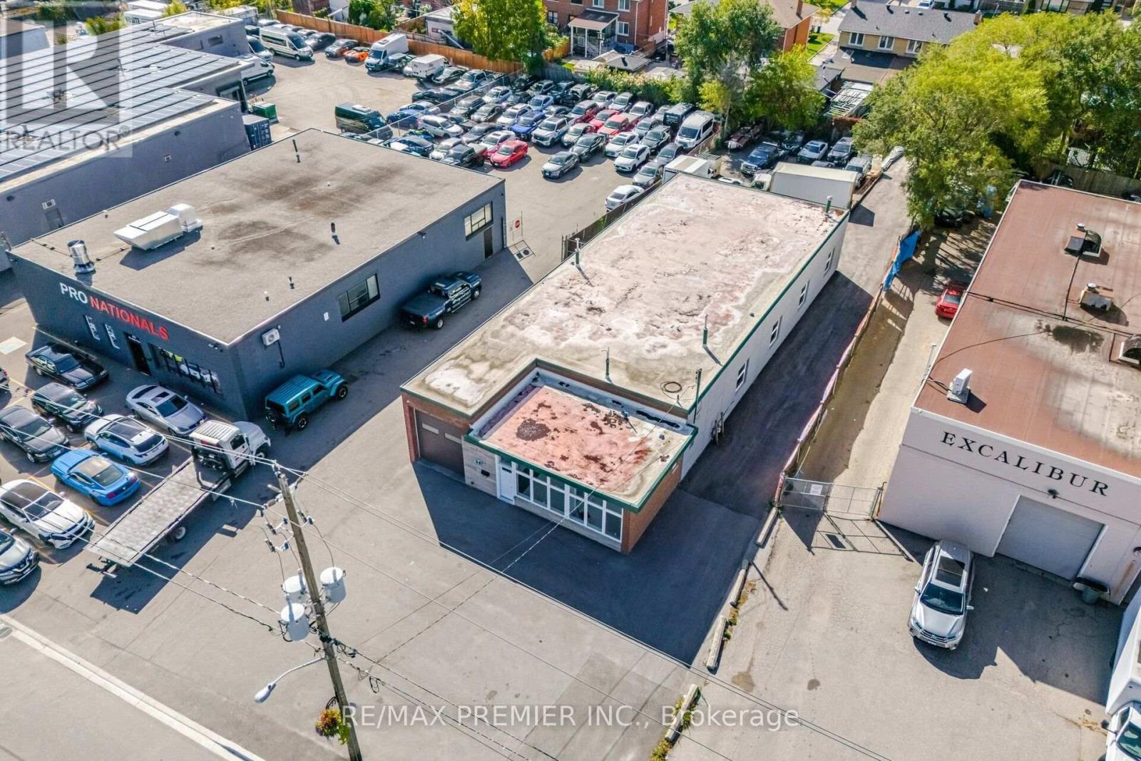 34 Rivalda Road E, Toronto, Ontario  M9M 2M3 - Photo 3 - W13872452