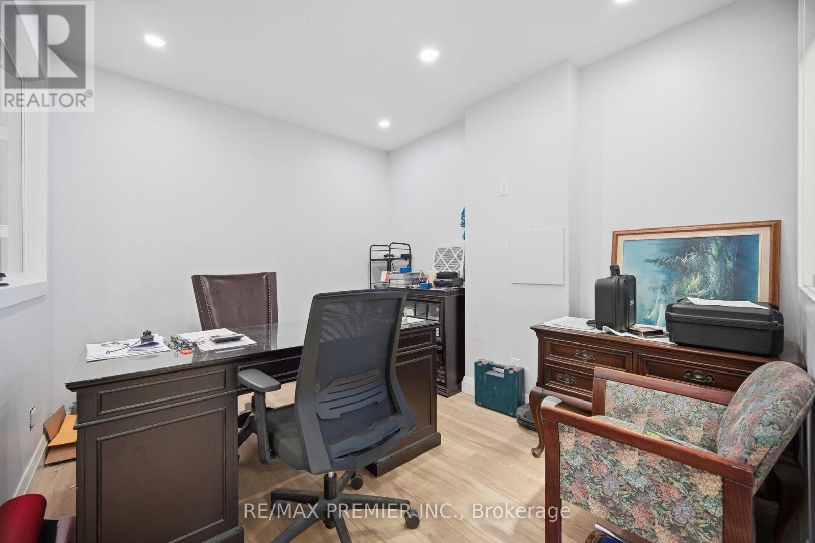 34 Rivalda Road E, Toronto, Ontario  M9M 2M3 - Photo 31 - W13872452