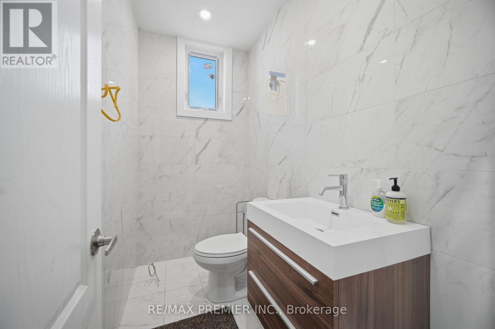 34 Rivalda Road E, Toronto, Ontario  M9M 2M3 - Photo 32 - W13872452