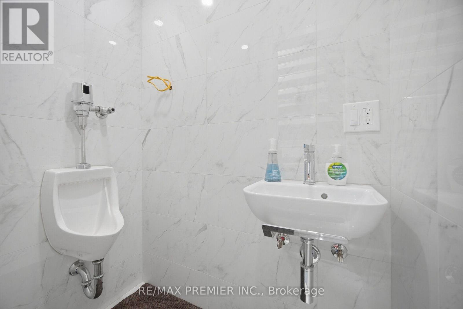 34 Rivalda Road E, Toronto, Ontario  M9M 2M3 - Photo 33 - W13872452