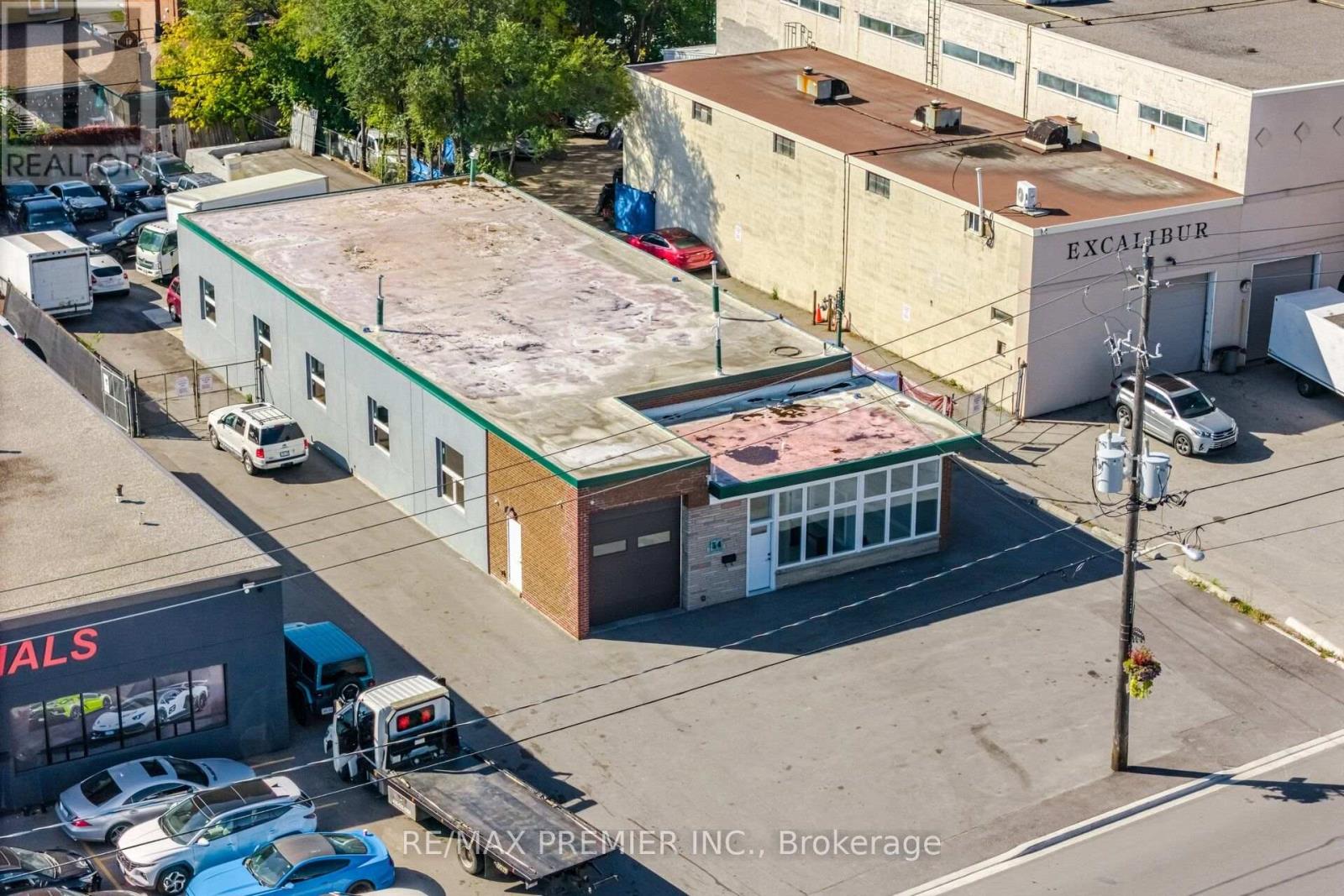 34 Rivalda Road E, Toronto, Ontario  M9M 2M3 - Photo 4 - W13872452