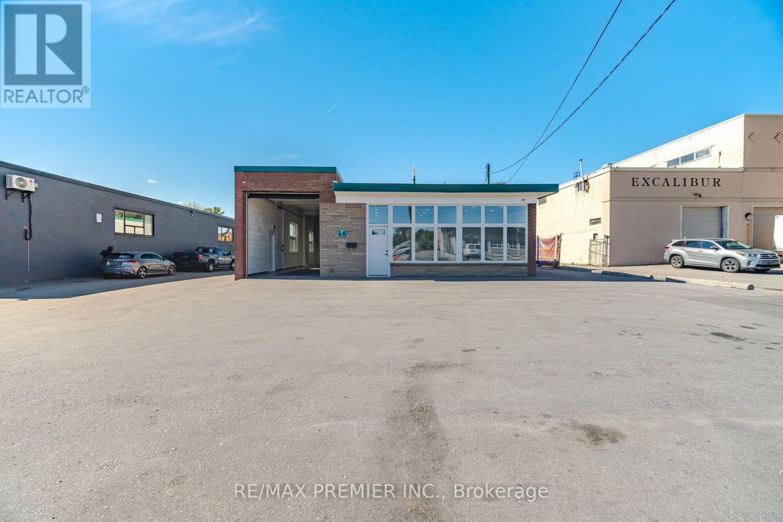 34 Rivalda Road E, Toronto, Ontario  M9M 2M3 - Photo 7 - W13872452