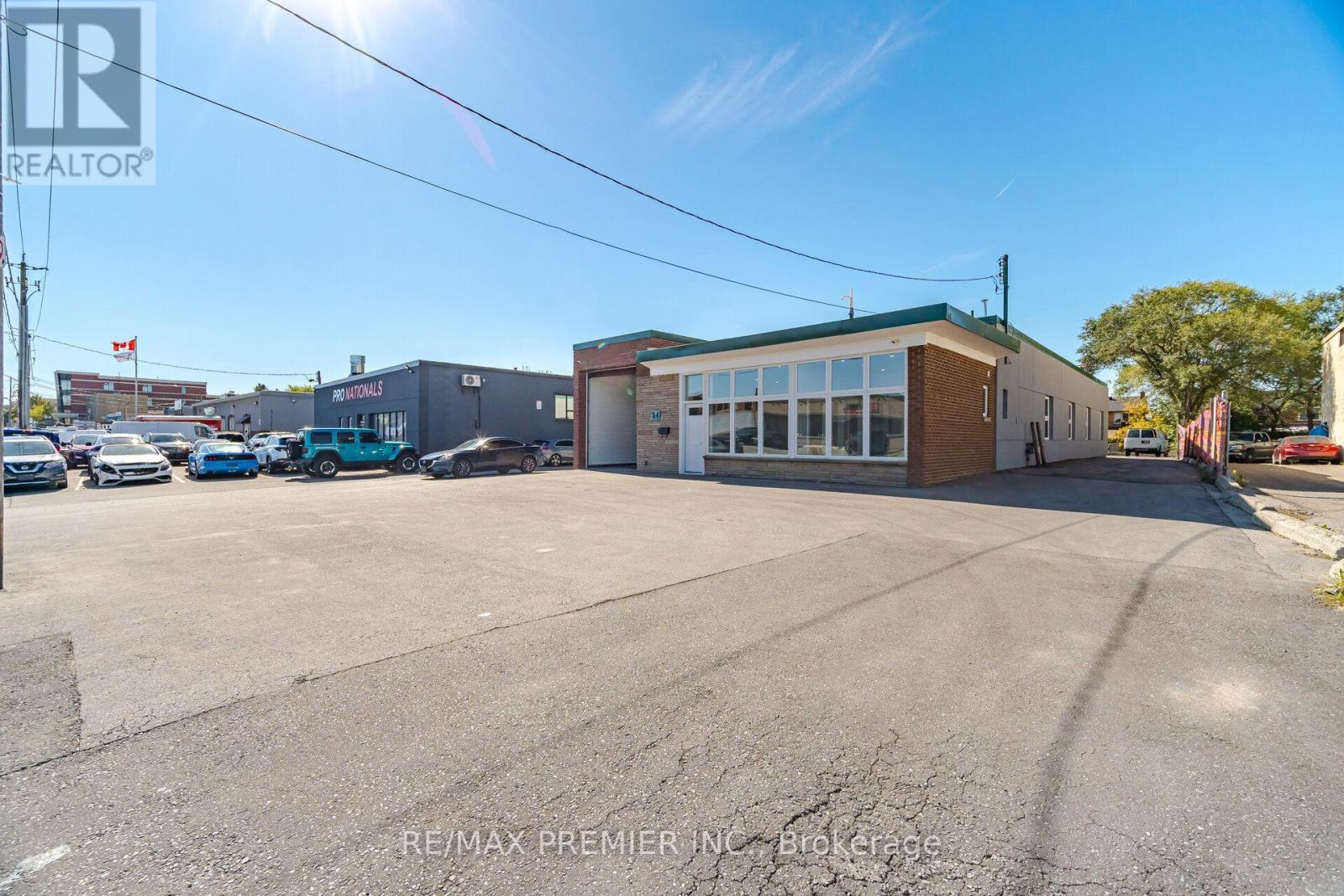 34 Rivalda Road E, Toronto, Ontario  M9M 2M3 - Photo 8 - W13872452