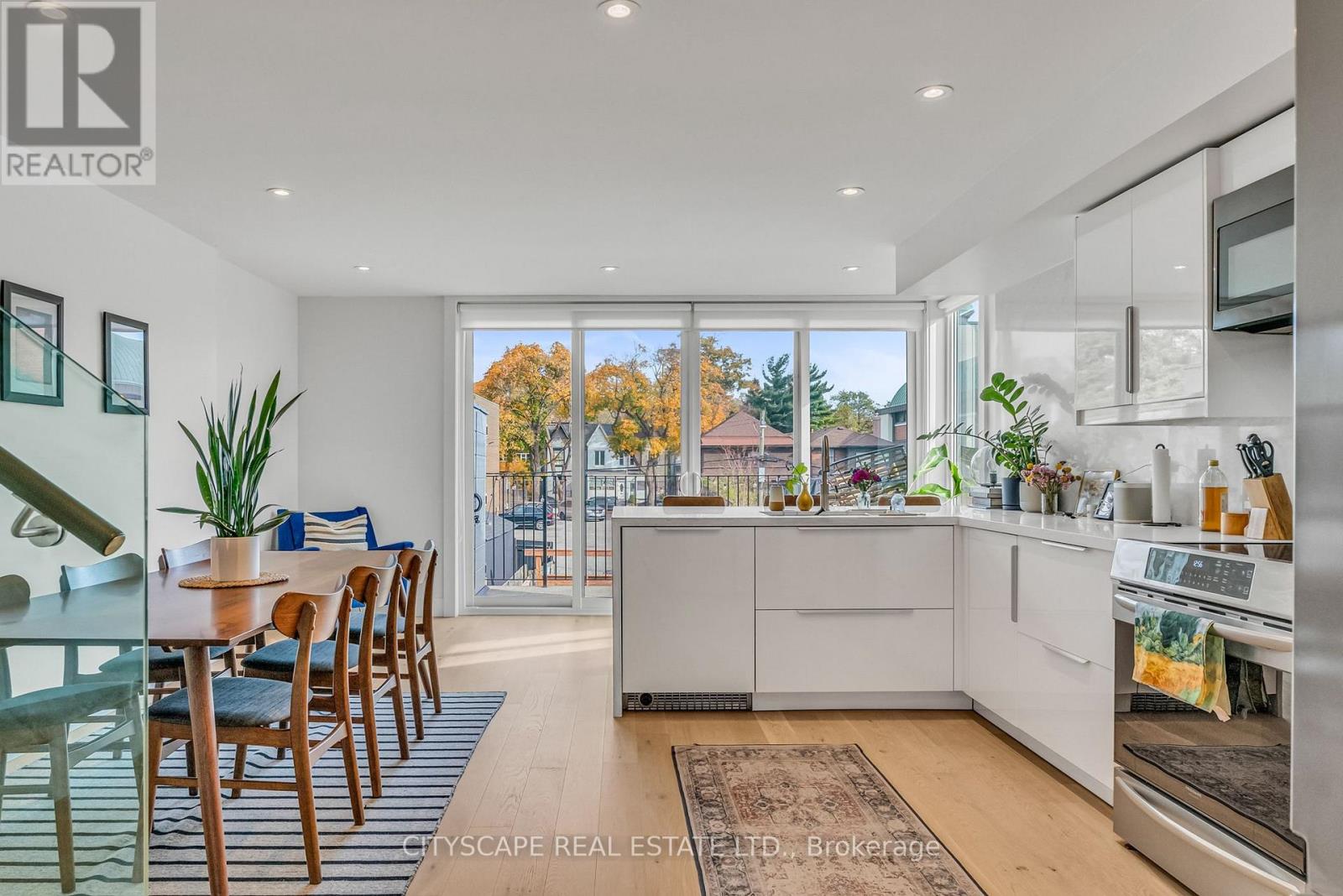 Upper - 61 Edwin Avenue, Toronto, Ontario  M6P 3Z5 - Photo 11 - W13872498
