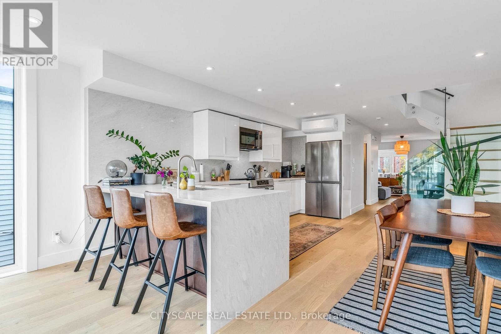Upper - 61 Edwin Avenue, Toronto, Ontario  M6P 3Z5 - Photo 16 - W13872498