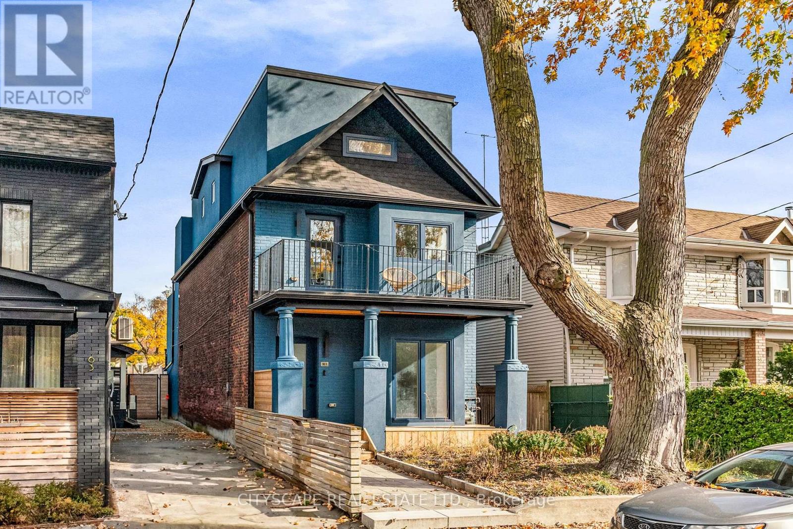 Upper - 61 Edwin Avenue, Toronto, Ontario  M6P 3Z5 - Photo 2 - W13872498