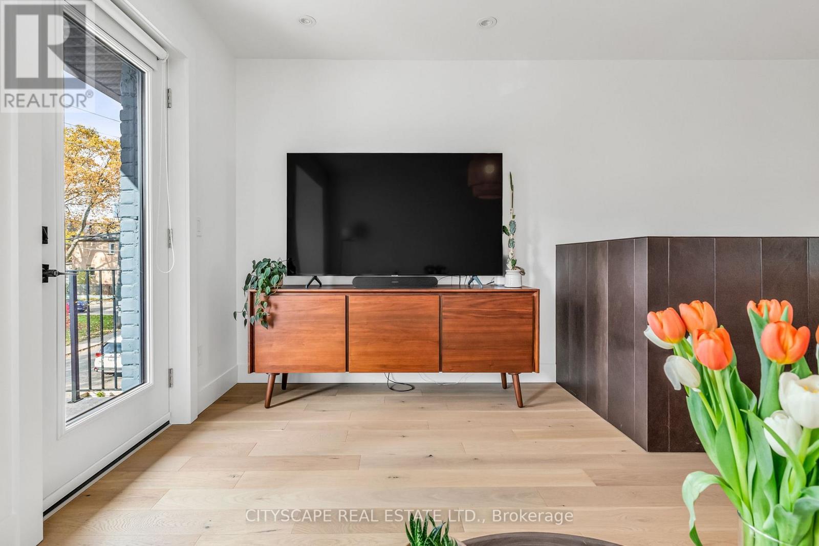 Upper - 61 Edwin Avenue, Toronto, Ontario  M6P 3Z5 - Photo 21 - W13872498