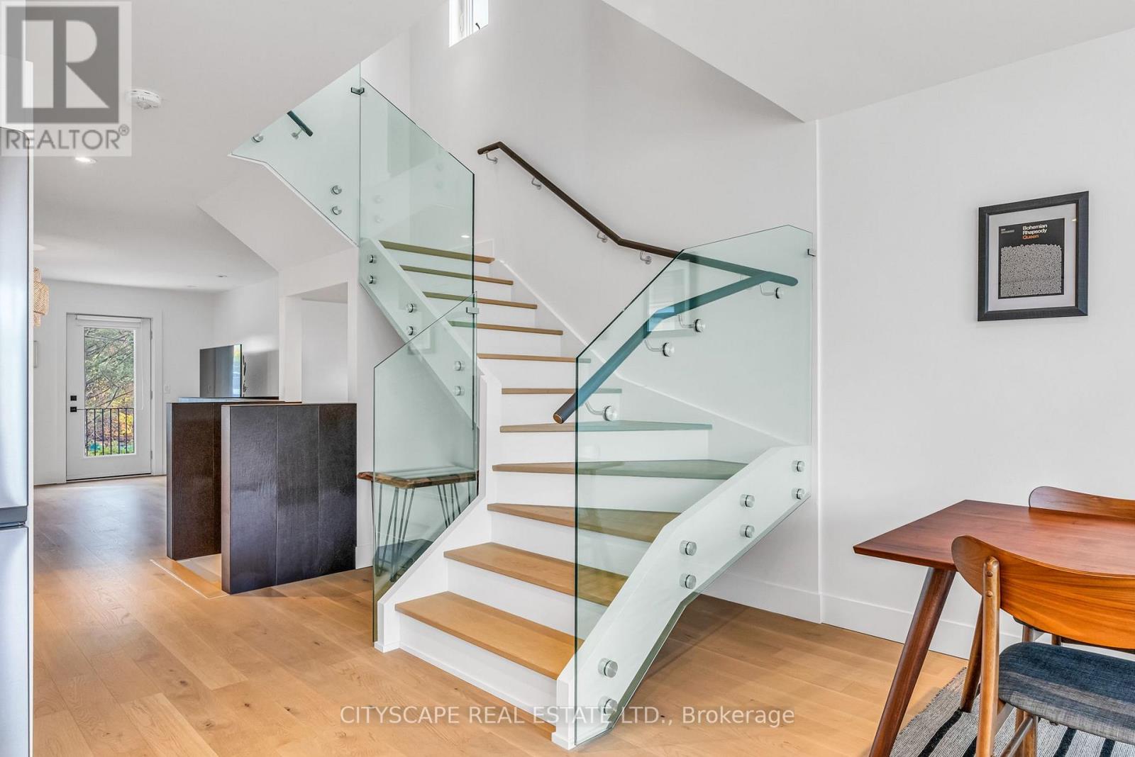 Upper - 61 Edwin Avenue, Toronto, Ontario  M6P 3Z5 - Photo 30 - W13872498