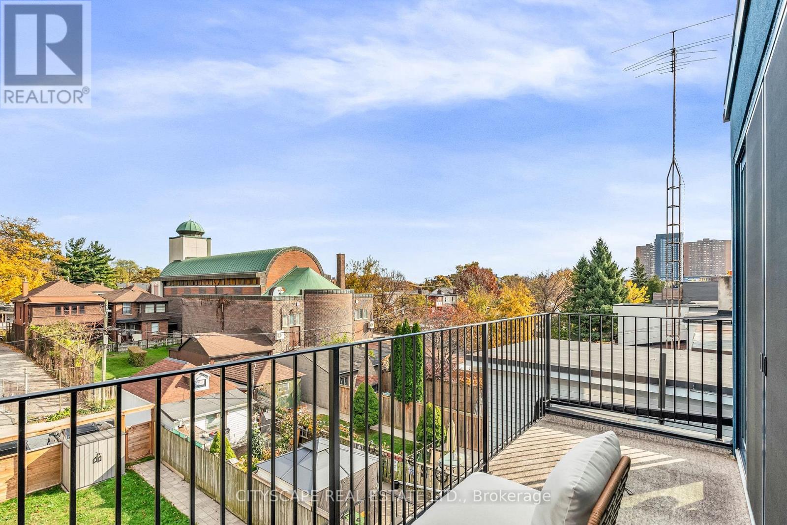 Upper - 61 Edwin Avenue, Toronto, Ontario  M6P 3Z5 - Photo 37 - W13872498