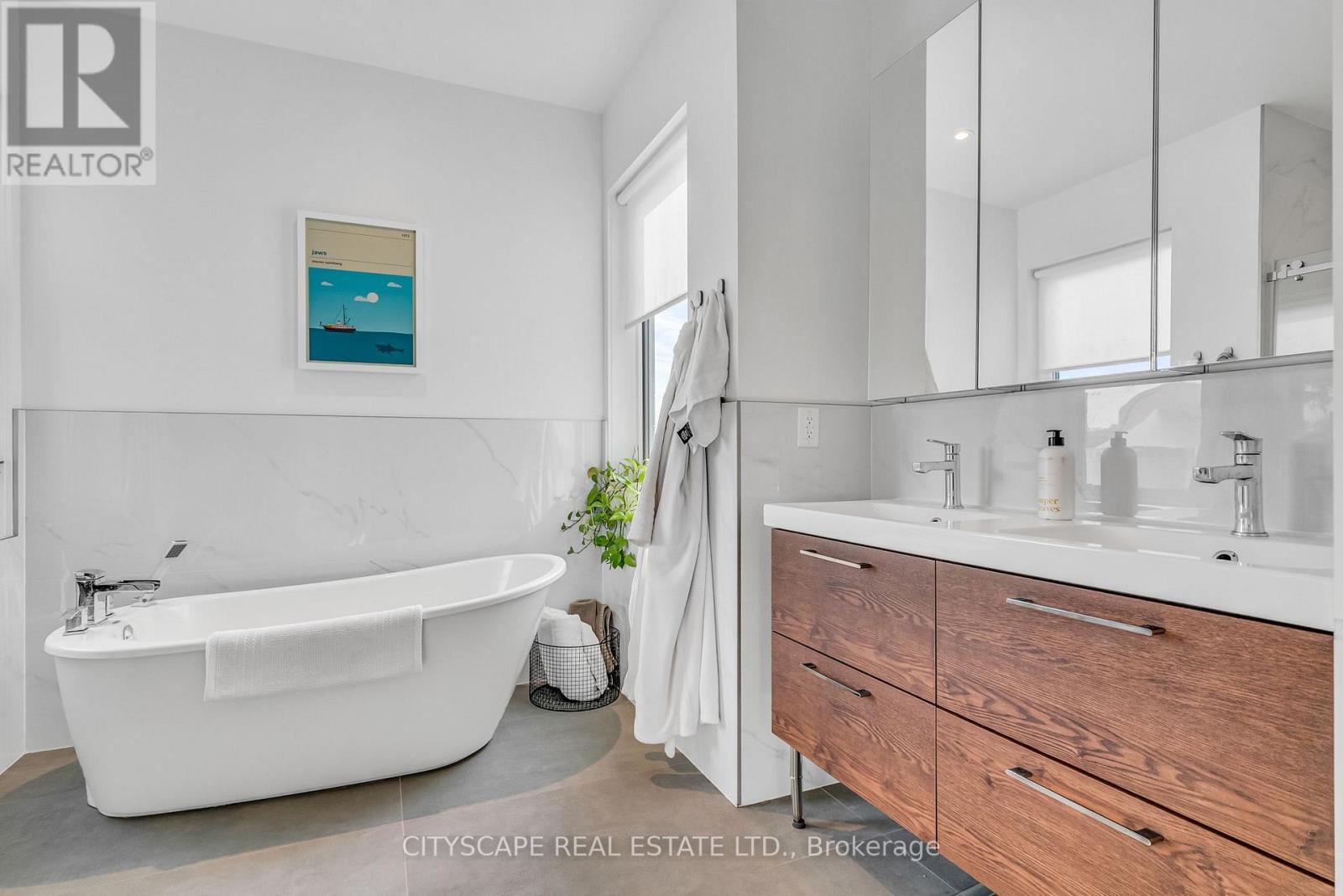 Upper - 61 Edwin Avenue, Toronto, Ontario  M6P 3Z5 - Photo 42 - W13872498