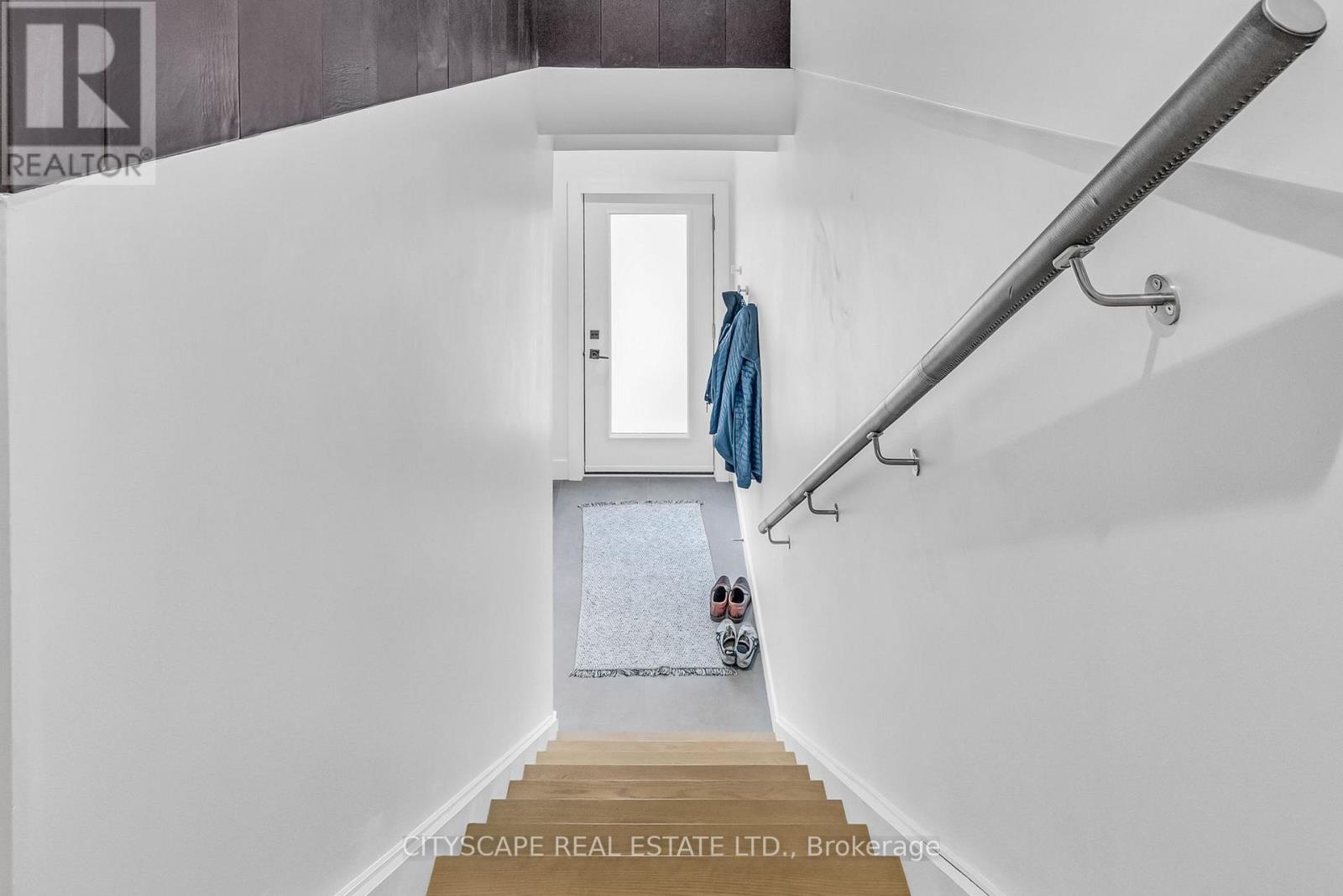 Upper - 61 Edwin Avenue, Toronto, Ontario  M6P 3Z5 - Photo 5 - W13872498
