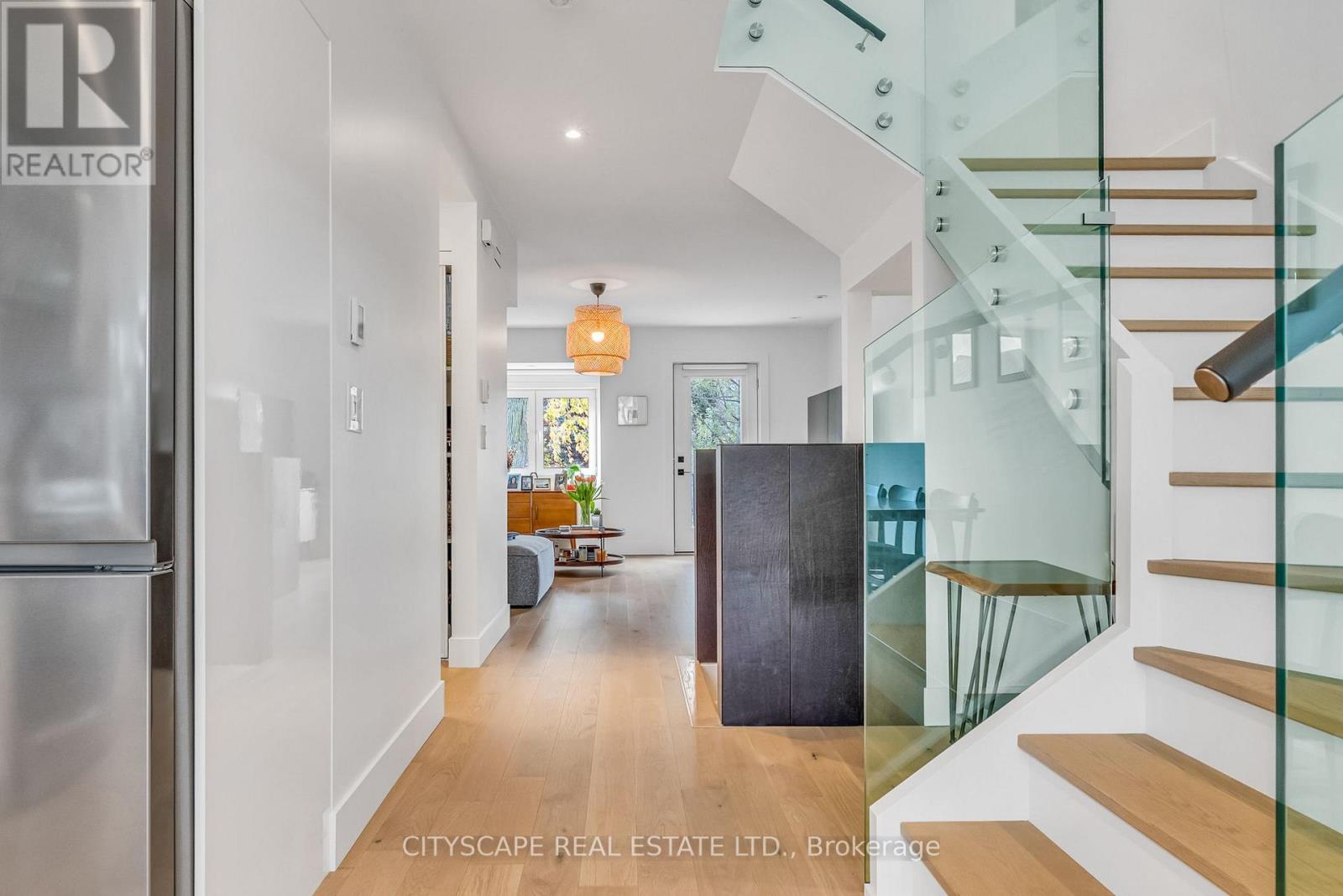 Upper - 61 Edwin Avenue, Toronto, Ontario  M6P 3Z5 - Photo 7 - W13872498