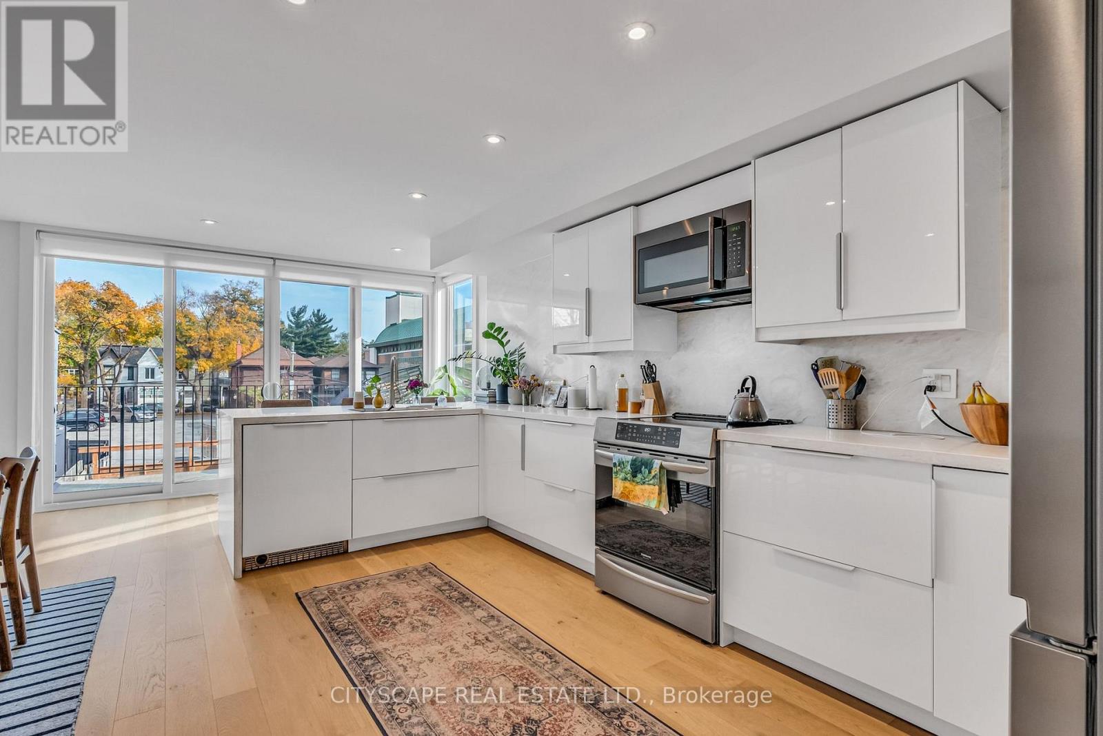 Upper - 61 Edwin Avenue, Toronto, Ontario  M6P 3Z5 - Photo 9 - W13872498