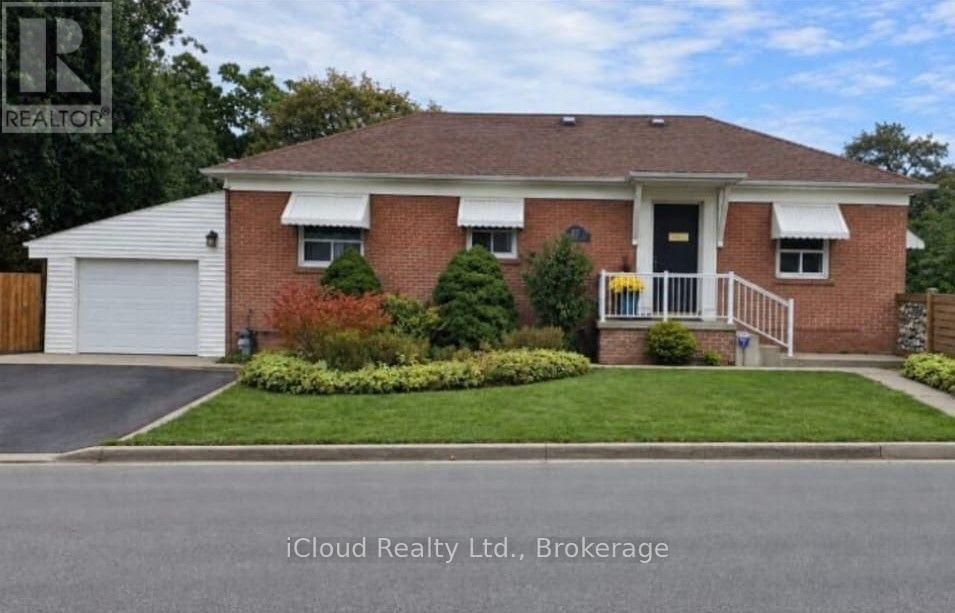 Upper - 27 Inchcliffe Crescent, Toronto, Ontario  M9P 2N2 - Photo 1 - W13867864