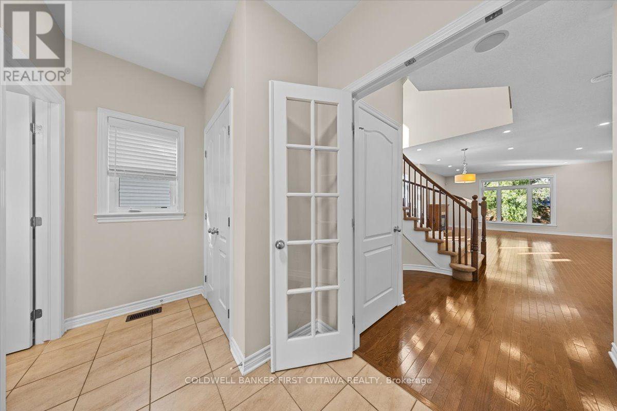 2898 Findlay Creek Drive, Ottawa, Ontario K1T 0G6 - Photo 3 - X13872586
