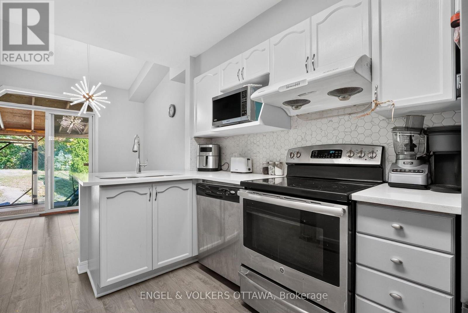 12 Kalbrook Street, Ottawa, Ontario  K2T 1A8 - Photo 11 - X13872632