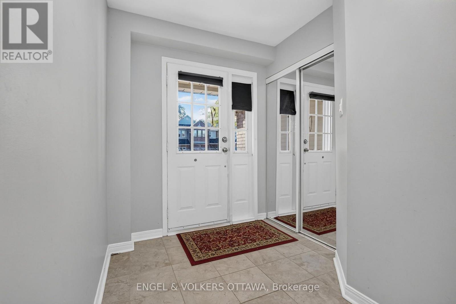 12 Kalbrook Street, Ottawa, Ontario  K2T 1A8 - Photo 4 - X13872632