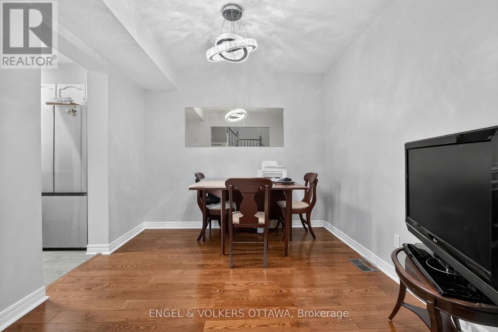 12 Kalbrook Street, Ottawa, Ontario  K2T 1A8 - Photo 8 - X13872632