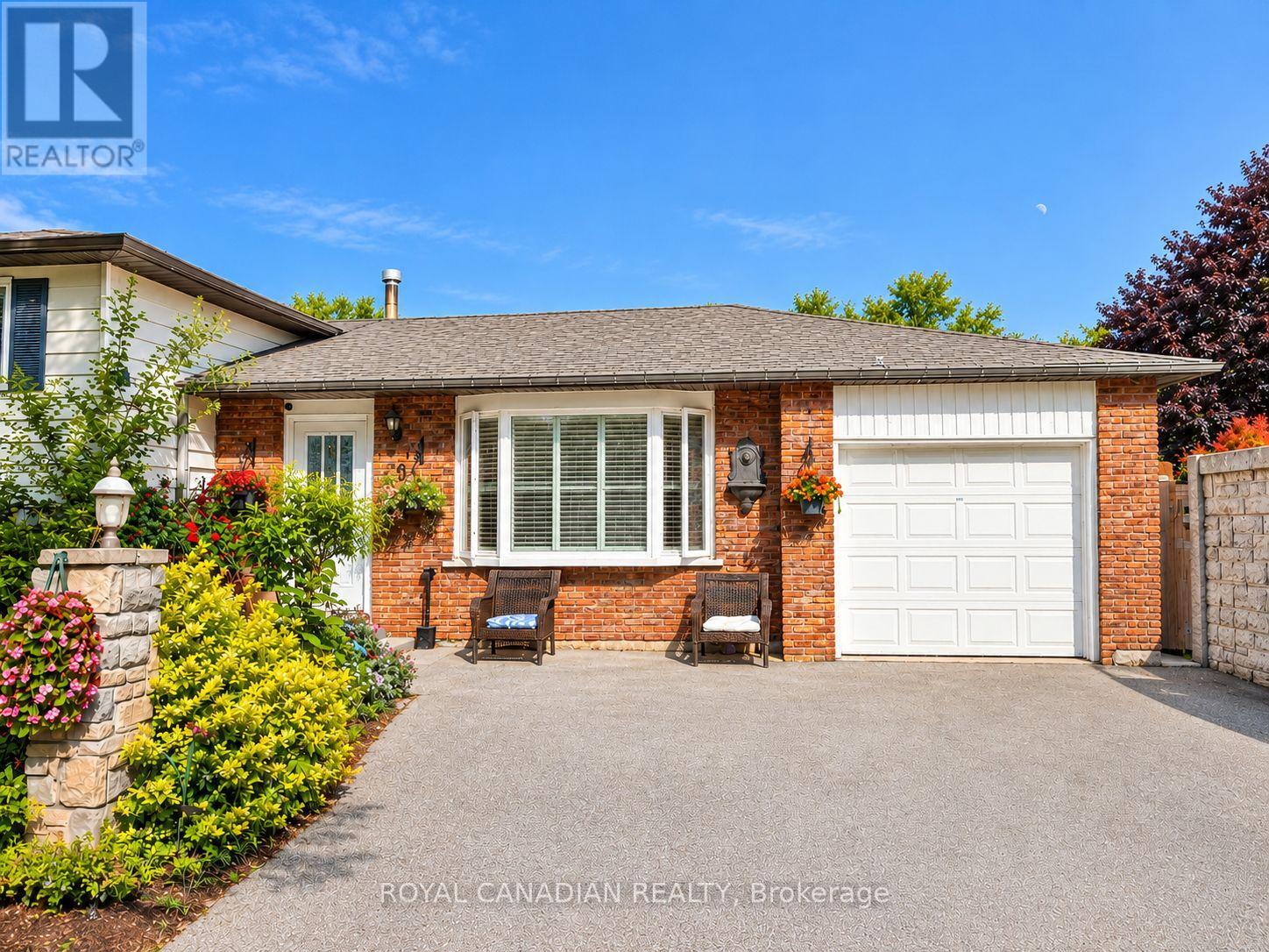 36 Maplegrove Avenue, Bradford West Gwillimbury (Bradford), Ontario  L3Z 1S1 - Photo 2 - N13872676
