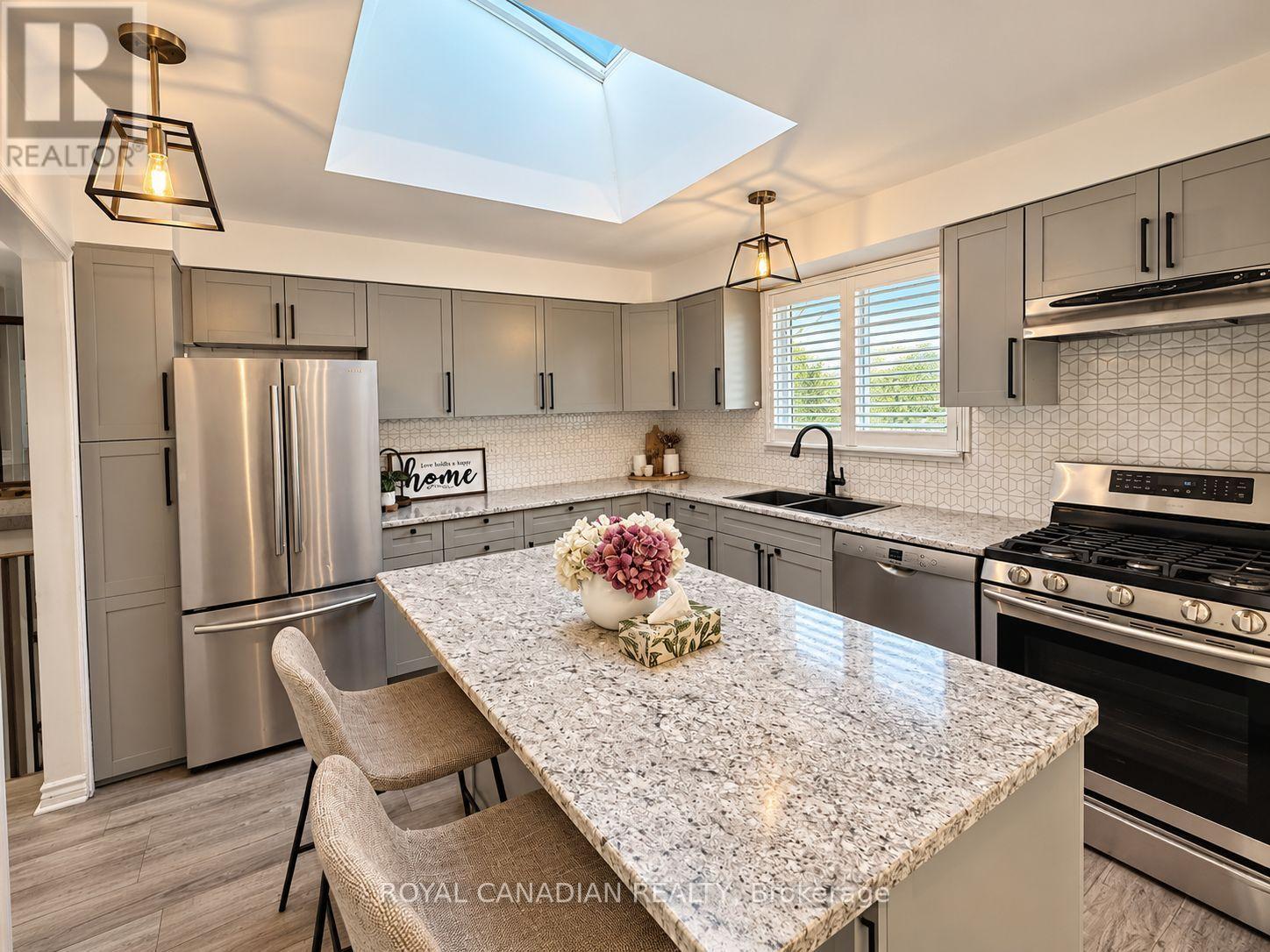36 Maplegrove Avenue, Bradford West Gwillimbury (Bradford), Ontario  L3Z 1S1 - Photo 6 - N13872676