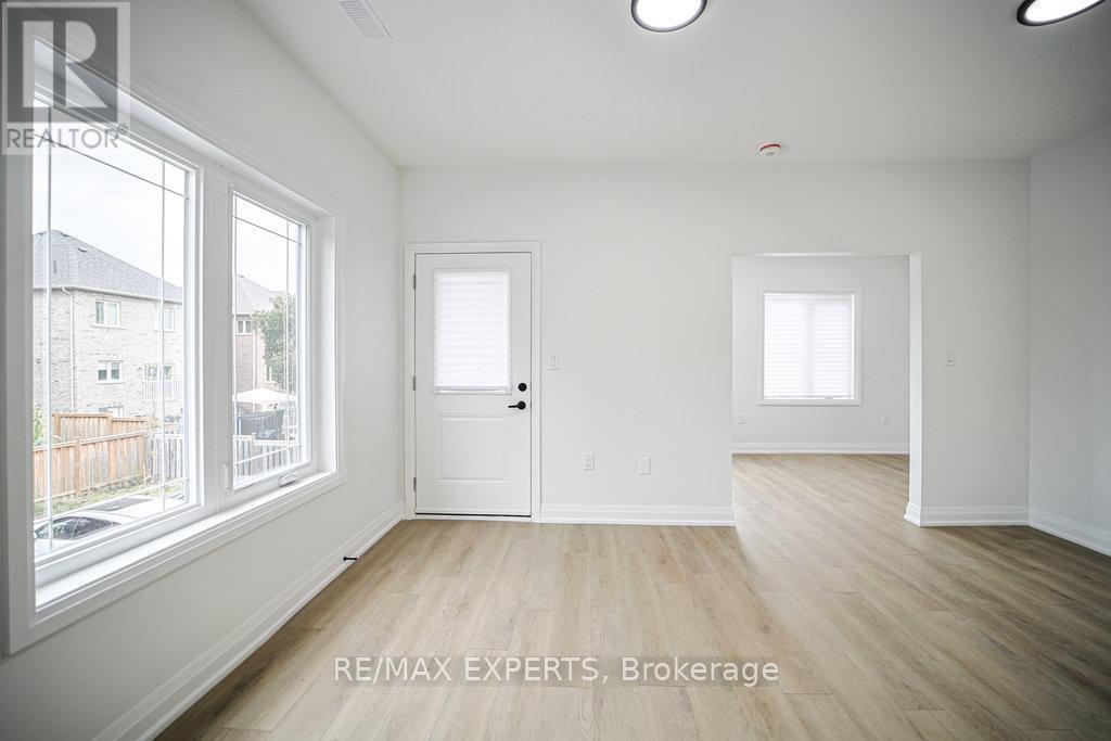 4 - 426 Veterans Drive, Barrie (Holly), Ontario  L4N 9G9 - Photo 3 - S13872548