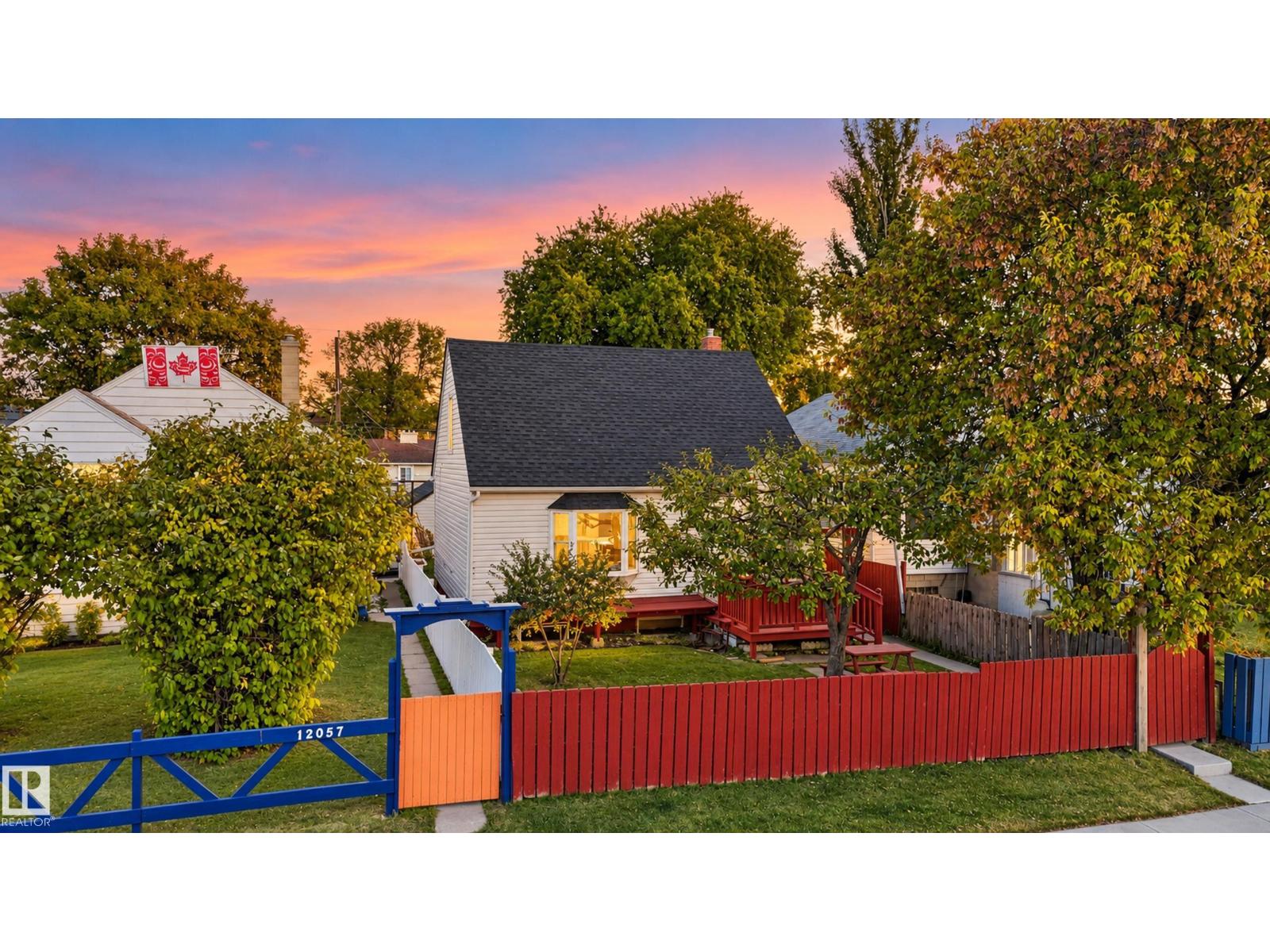 12053 97 St Nw, Edmonton, Alberta  T5G 1Y8 - Photo 2 - E4512039