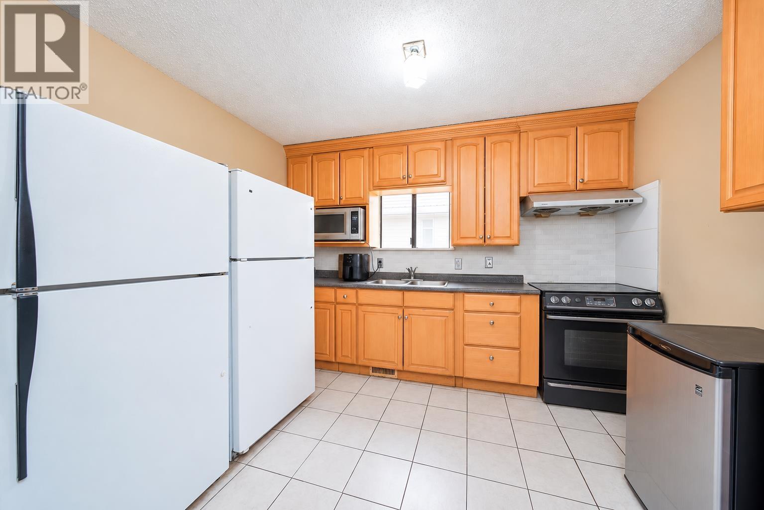 4940 Killarney Street, Vancouver, British Columbia  V5R 3V7 - Photo 2 - R3173056