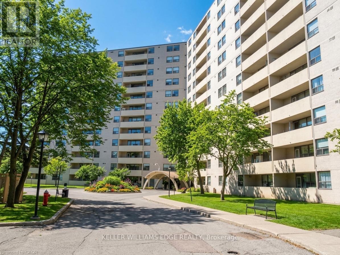 209 - 700 Dynes Road, Burlington, Ontario  L7N 3M2 - Photo 2 - W13872584