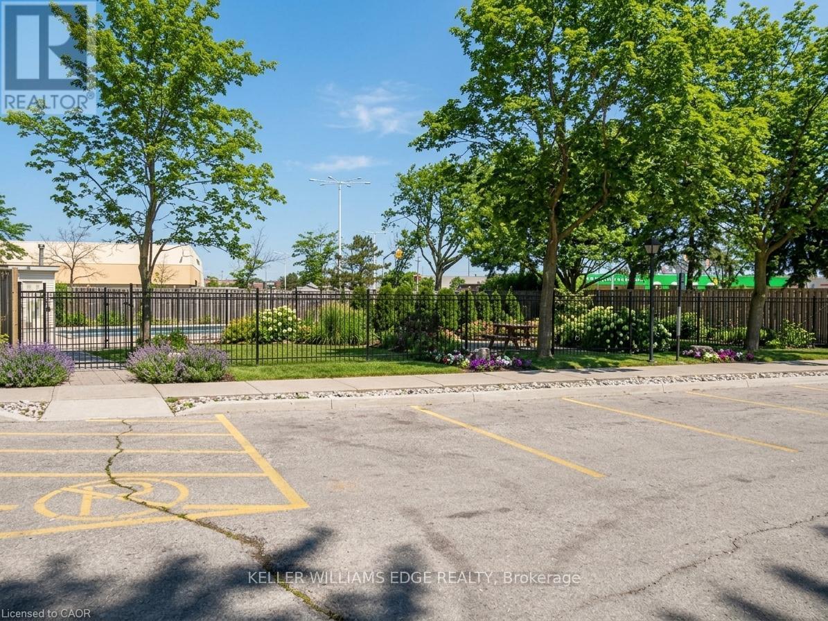 209 - 700 Dynes Road, Burlington, Ontario  L7N 3M2 - Photo 3 - W13872584