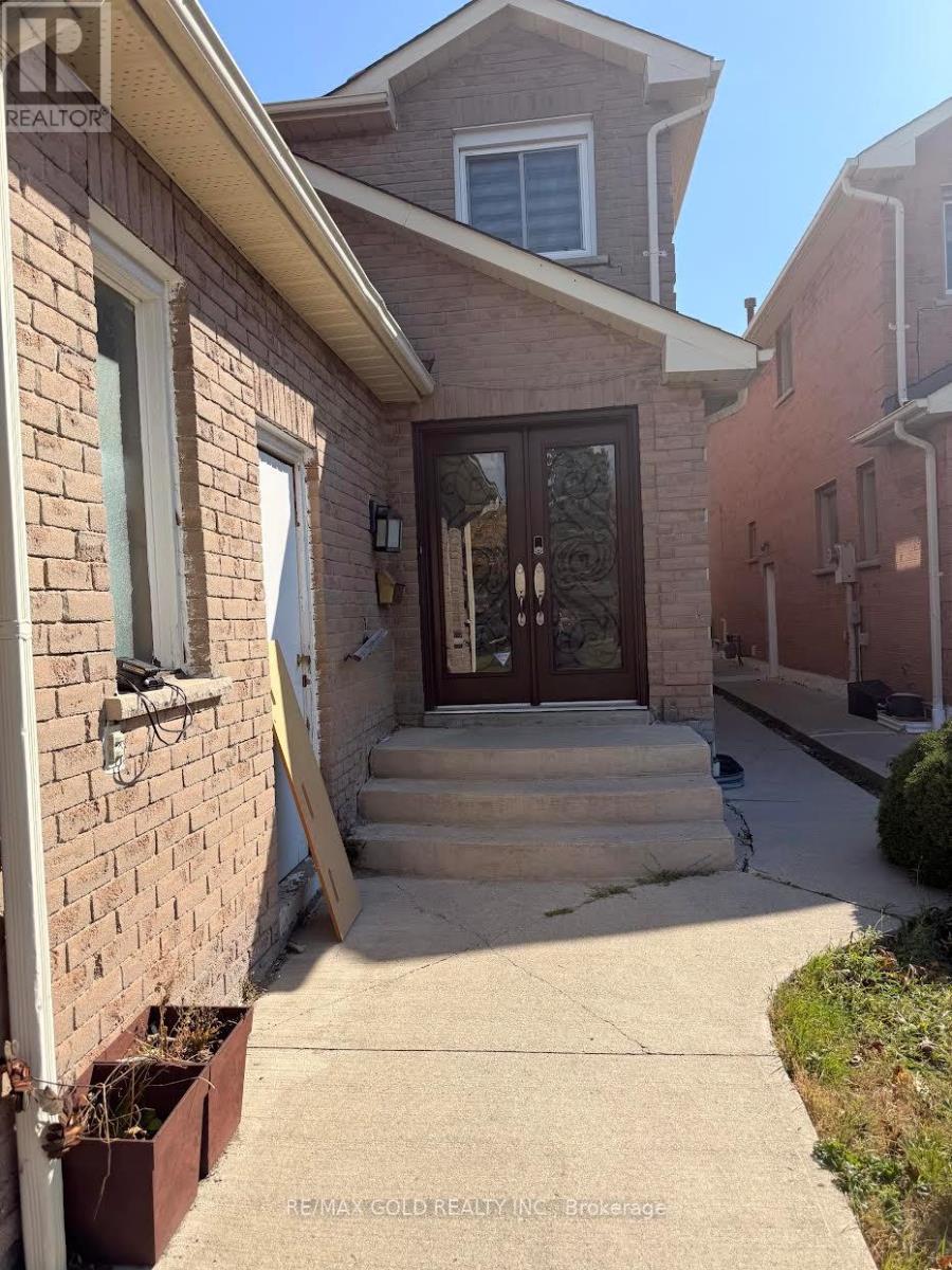 14 Merganser Crescent, Brampton, Ontario  L6W 4E8 - Photo 2 - W13872642