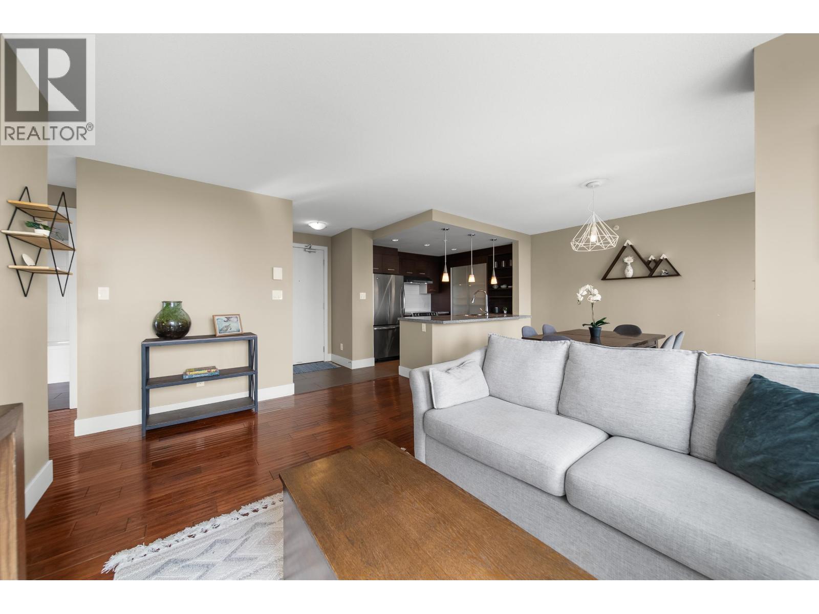 805 2959 GLEN DRIVE