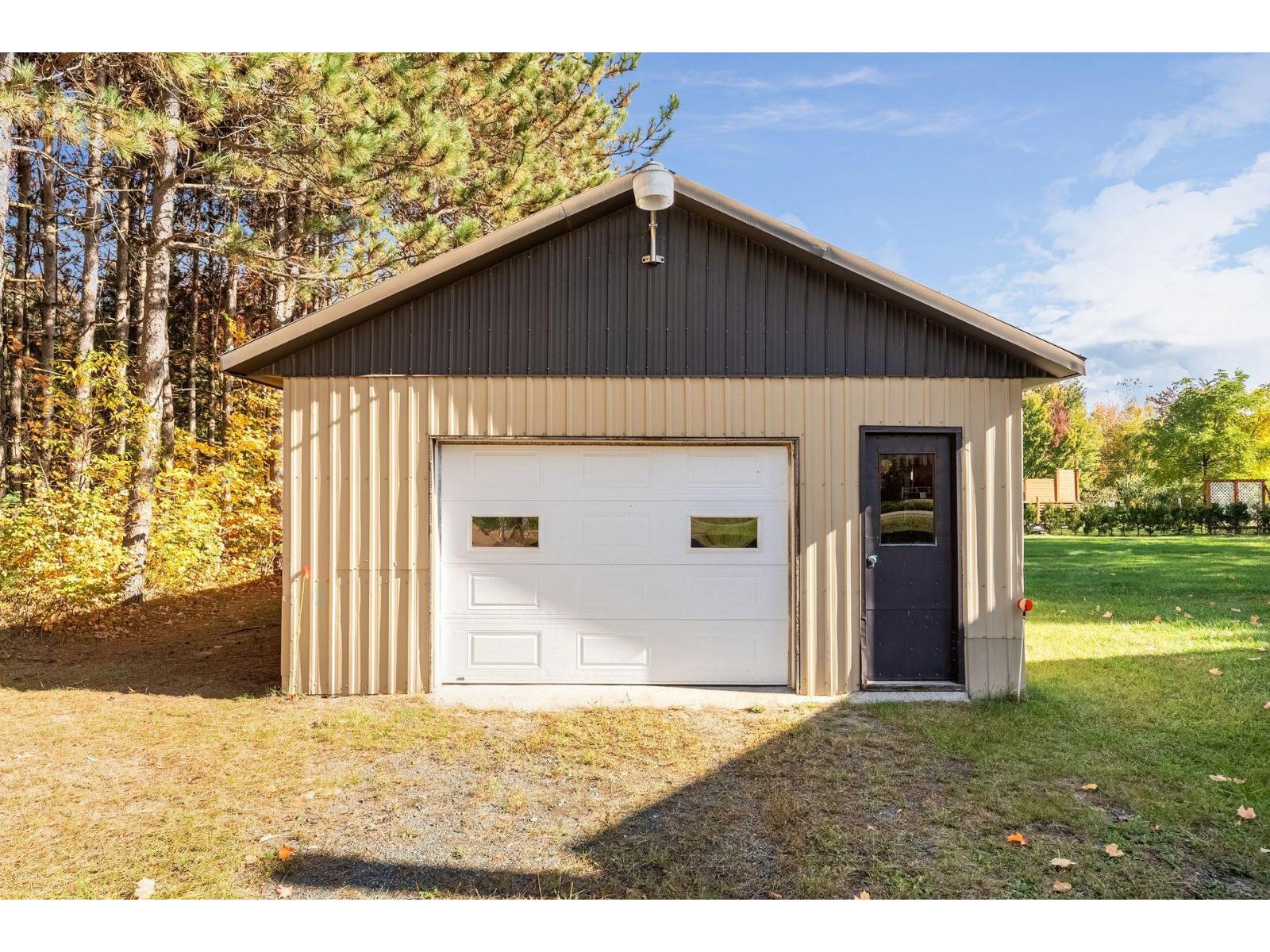 758 Rue des Bouleaux Sainte-Eulalie Quebec Canada G0Z1E0 2