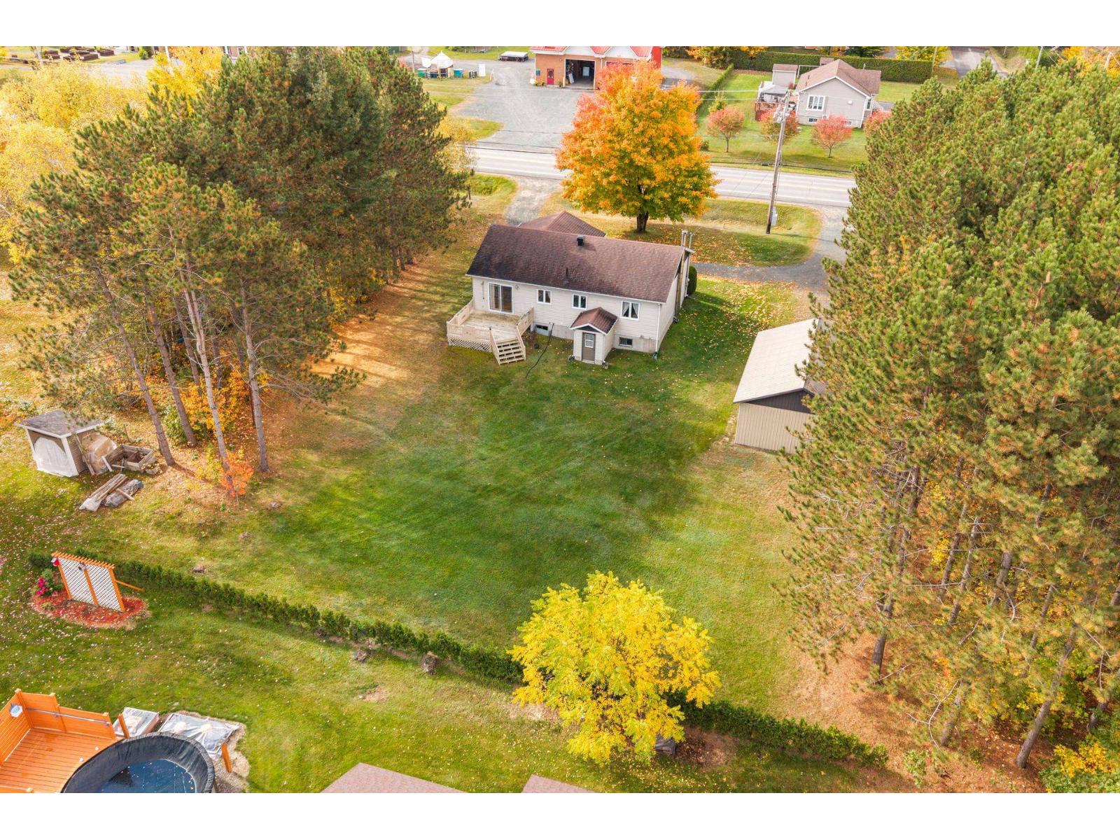 758 Rue des Bouleaux Sainte-Eulalie Quebec Canada G0Z1E0 5