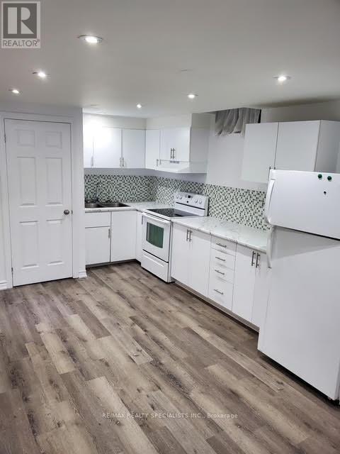 48 Howell Street, Brampton, Ontario  L6Y 3H8 - Photo 2 - W13872462