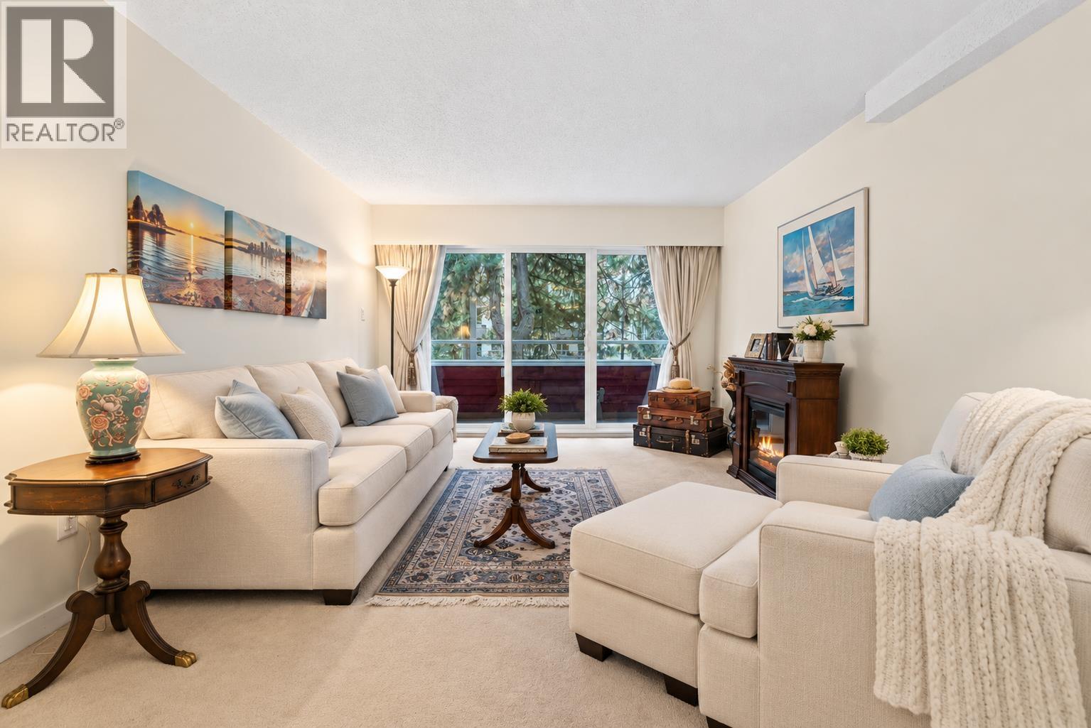 206 250 W 1ST STREET, North Vancouver, British Columbia