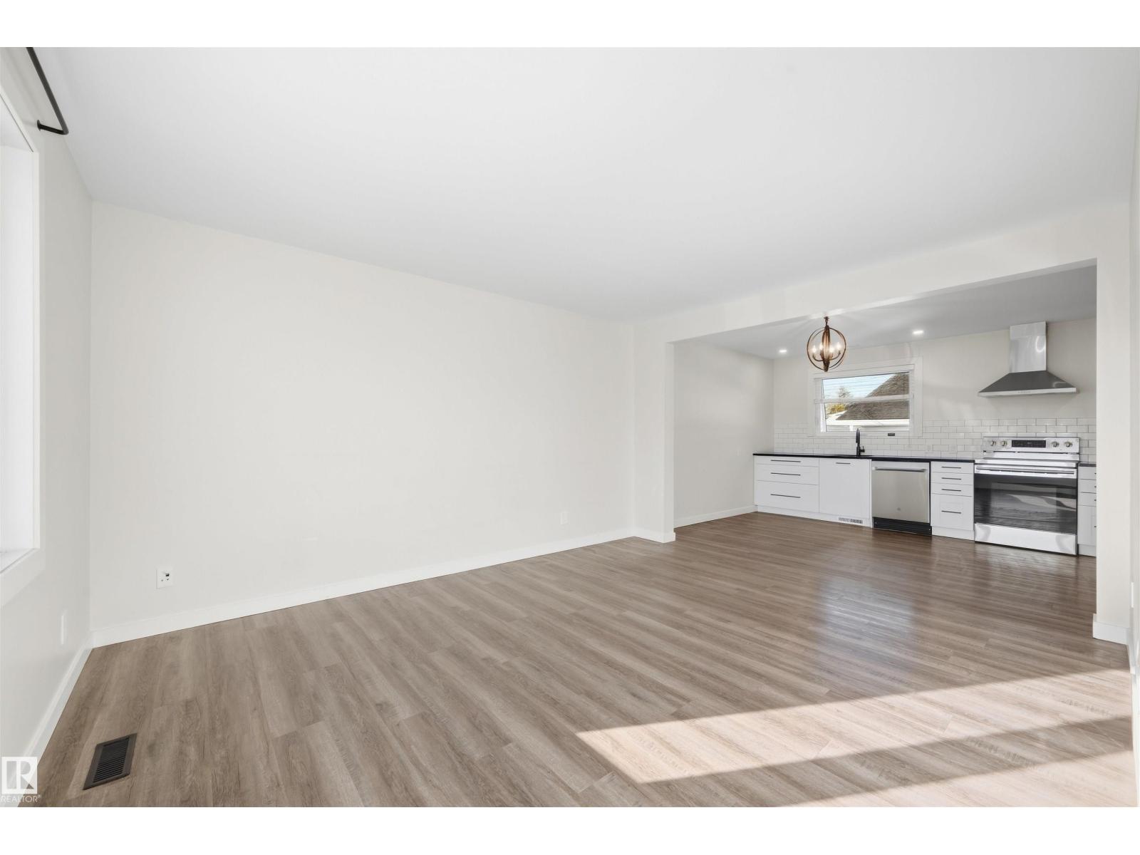 8914 162 St Nw, Edmonton, Alberta  T5R 2M4 - Photo 4 - E4512065